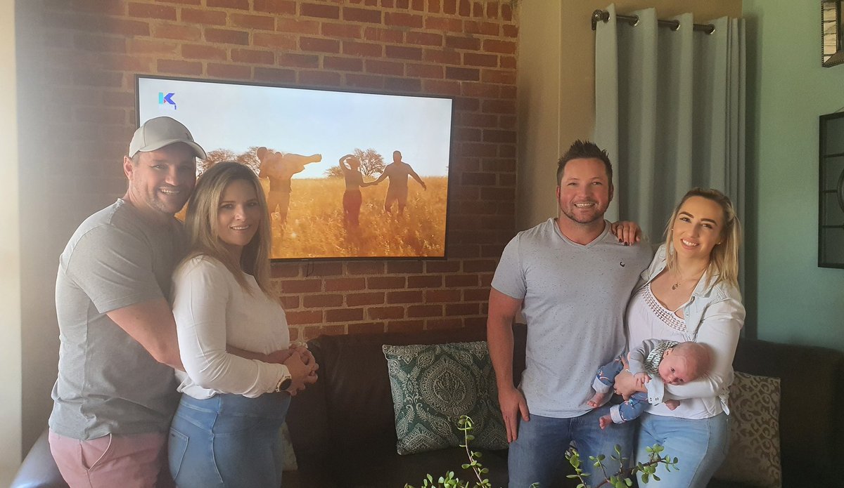 Hoeveel het verander in n jaar vandat ons hierdie musiekvideo opgeneem het, nou is ons 6 nie meer 4 nie. 

youtu.be/6gNp8zKw65s