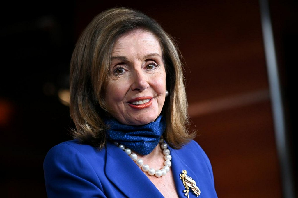 House Speaker Pelosi arrives at Capitol Hill for coronavirus aid talks https://t.co/Cd6bhSA8uT https://t.co/7mRYJTfSh9