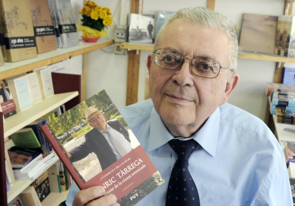 VMansanet's tweet photo. Una trista notícia, la mort el dia d'avui, 1 d'agost, d'Enric Tàrrega. Editor, polític, impulsor de Concret Llibres, valencianista de soca-rel. Un homenot sincer, honest i un gran activista cultural. Va militar en el Front Marxista Valencià, el PSAN i Esquerra Republicana. D.E.P. https://t.co/GeahZXP3cN