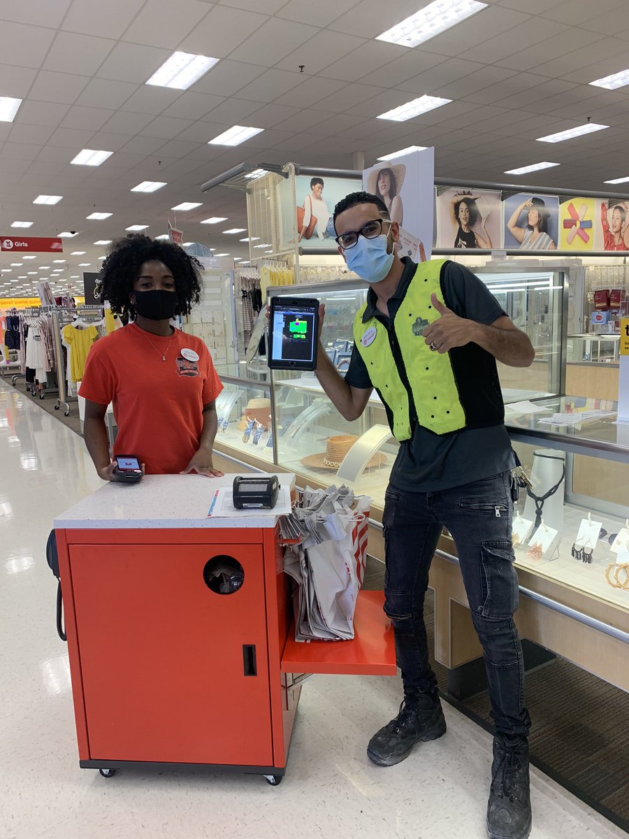 DuncanChristi1's tweet photo. Love these great partnerships happening! And thank you Al for supporting our stores on a busy tax free weekend! #linebusting #keepingitcool @AlShakhatrehh @eochampaugh @dcschnelle https://t.co/ILsZ2rvxhJ