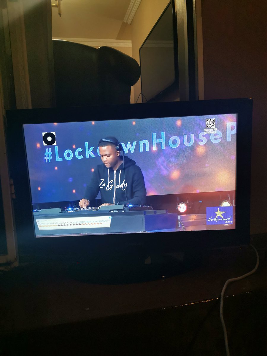 lailannyane's tweet photo. My son is on TV 😭😭😭 #LOCKDOWNHOUSEPARTY https://t.co/O8Eu5OgWnH