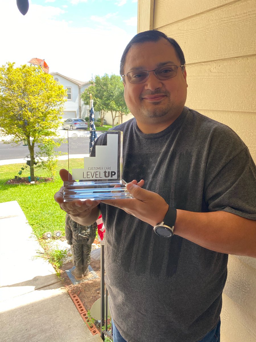 tizorey's tweet photo. Received a special gift today.  The only person in your way is you,  and once you overcome your fear or self uncertainty then you can Level Up! #lifeatatt #StateoftheART #LevelUpCustCare #MDP_Alum_Life #LevelUp2020 #2019MDPLife #ARTSanAntonio https://t.co/QwlVvFeAo0