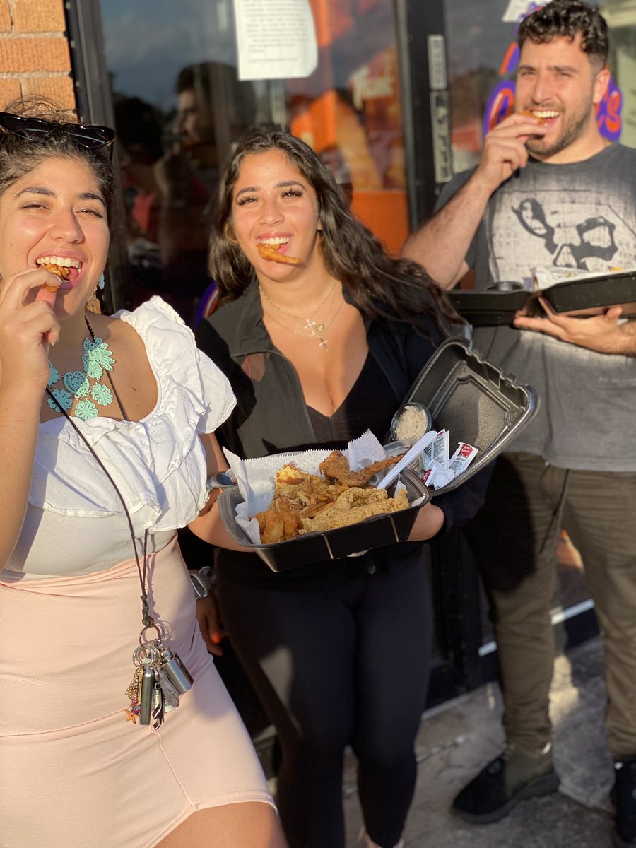 lanettes_shrimp's tweet photo. A cool thing happened. We had food reviewers @foodsquadders stop by to get a taste of Lanette's. Very cool group of people. Thank you!

#detroit #detroitfood #cityofdetroit #detroitfoodie #detroitmichigan #metrodetroit #detroitrestaurant https://t.co/j8WOes5ows