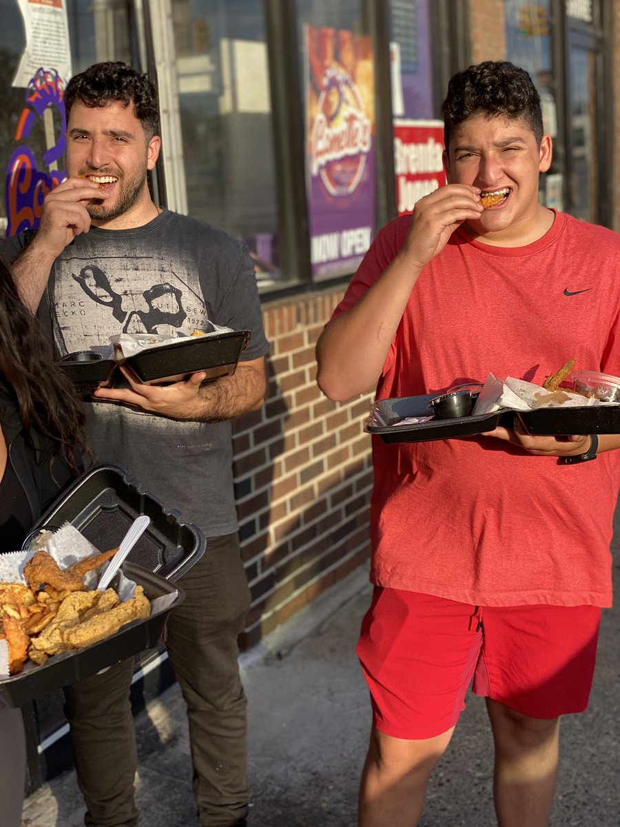 lanettes_shrimp's tweet photo. A cool thing happened. We had food reviewers @foodsquadders stop by to get a taste of Lanette's. Very cool group of people. Thank you!

#detroit #detroitfood #cityofdetroit #detroitfoodie #detroitmichigan #metrodetroit #detroitrestaurant https://t.co/j8WOes5ows