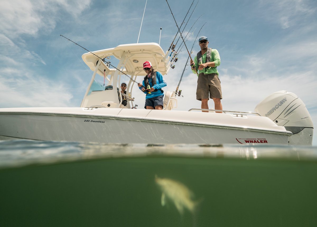 Boston Whaler Dauntless Pro 240 para aficionados a la pesca.: Boston Whaler Fue fundada originariamente en 1958 por Dick Fisher en el estado de Massachusetts y tras pasar por diversos dueños fue finalmente adquirida en 1996 por Brunswick Boat Group. El… dlvr.it/Rcpm9x