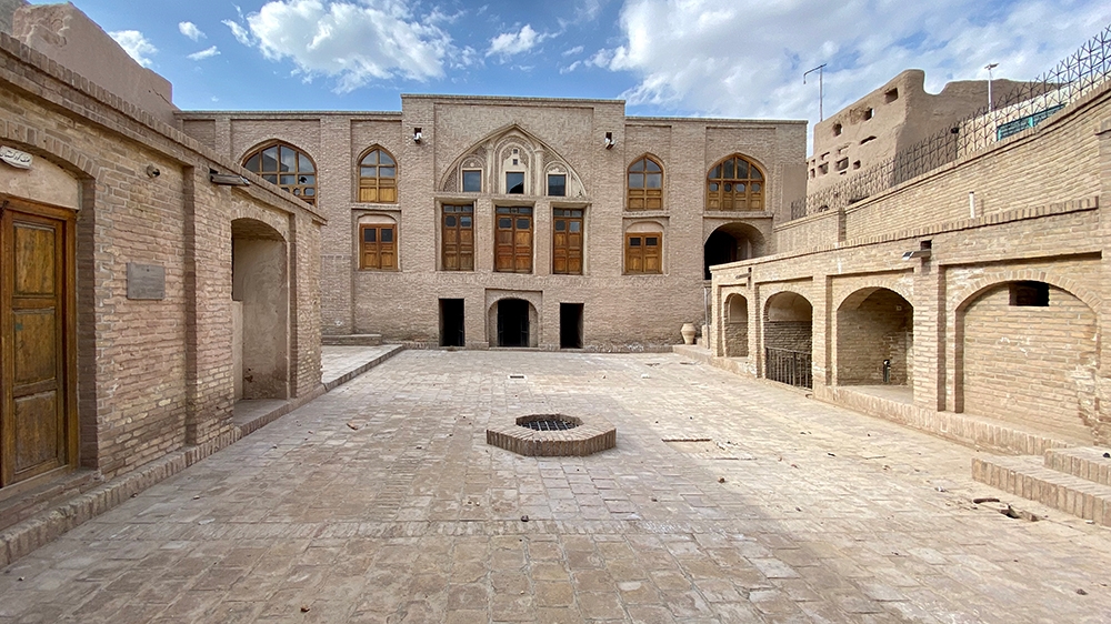 BiruniKhorasan's tweet image. The 350 years old "Yu Aw #Synagogue" (#Persian: کنیسای یوآو) in the old #city of #Herat built in a #Persianate style. It was fully restored by the #Afghan government in 2020.

#Herat had #CentralAsia´s second largest #Jewish community second to #Bukhara

#Khorasan