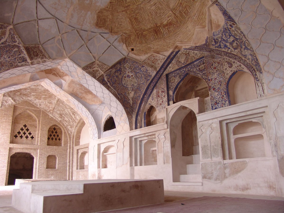 BiruniKhorasan's tweet image. The 350 years old "Yu Aw #Synagogue" (#Persian: کنیسای یوآو) in the old #city of #Herat built in a #Persianate style. It was fully restored by the #Afghan government in 2020.

#Herat had #CentralAsia´s second largest #Jewish community second to #Bukhara

#Khorasan