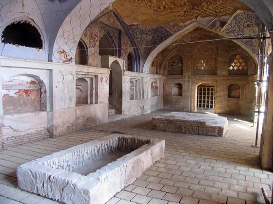 BiruniKhorasan's tweet image. The 350 years old "Yu Aw #Synagogue" (#Persian: کنیسای یوآو) in the old #city of #Herat built in a #Persianate style. It was fully restored by the #Afghan government in 2020.

#Herat had #CentralAsia´s second largest #Jewish community second to #Bukhara

#Khorasan