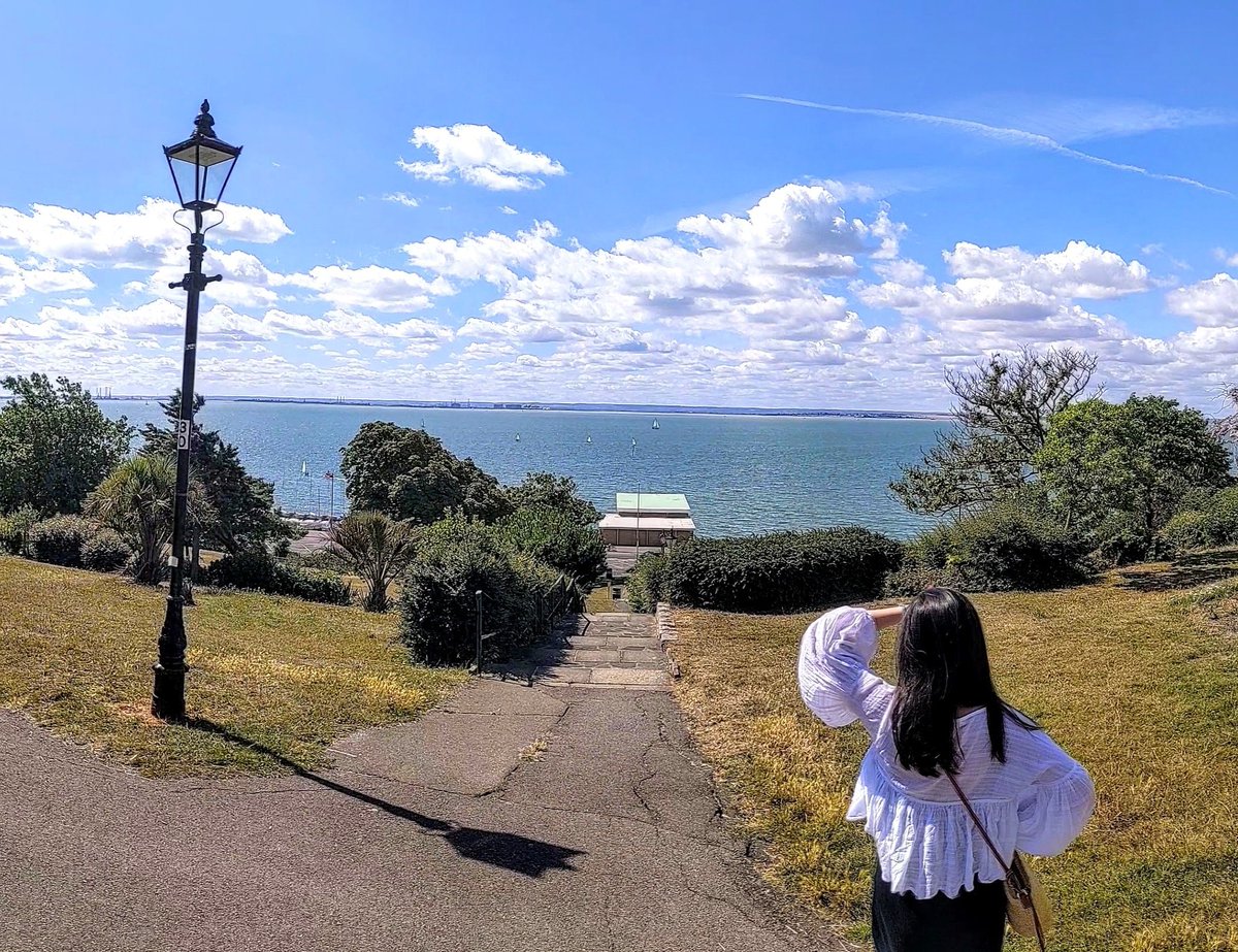 Took a day trip to Southend for a mini #UKVacation with @juliaduong ♥️
