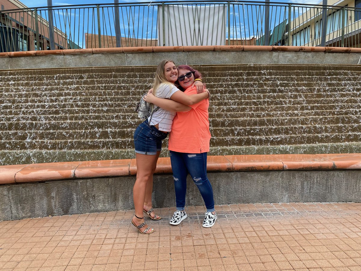 mdmahaffey17's tweet photo. HAPPY HAPPY HAPPY BIRTHDAY to my lil 18 year old🥺🥺 so thankful and proud of you I hope it’s the bestest. ❤️ 🎈 https://t.co/PSnFOlpjiZ