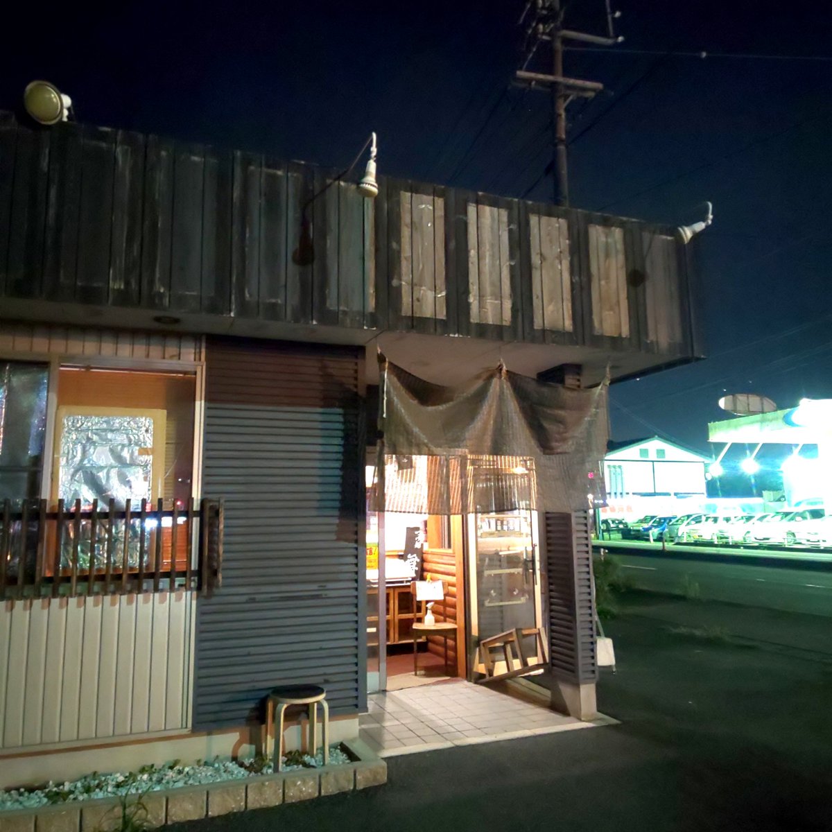 つけ麺舞(あま市)

3日ぶりの訪舞！
手打ち塩らーめん・つけ麺Ver.(850円)

仕事終わりに記帳→最終21:30組で入店～
夜のみ50食限定営業も残すところあと1日！
大将の御厚意で「つけ麺Ver.」で頂きましたo(^o^)o
コーラ角煮丼完売も鴨切端丼のサービスに感動♪