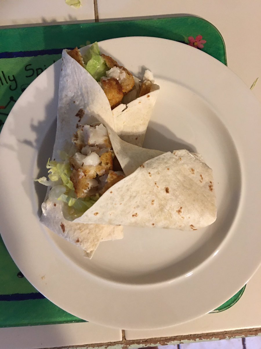 ben_dames's tweet image. It’s a #dinnerofchampions thanks to @YoungsSeafood tonight - gourmet fish fingers in a wrap with mayo &amp;amp; lettuce 😋