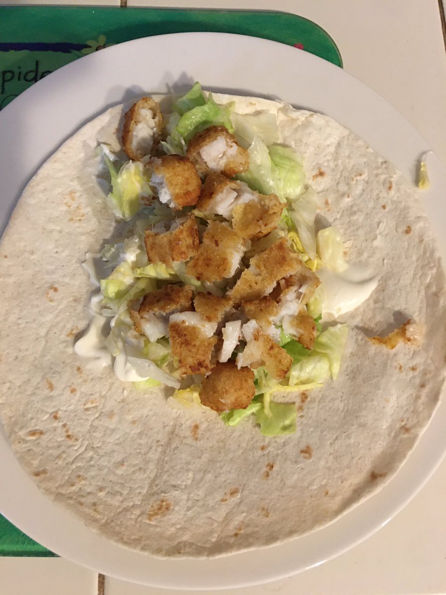 ben_dames's tweet image. It’s a #dinnerofchampions thanks to @YoungsSeafood tonight - gourmet fish fingers in a wrap with mayo &amp;amp; lettuce 😋