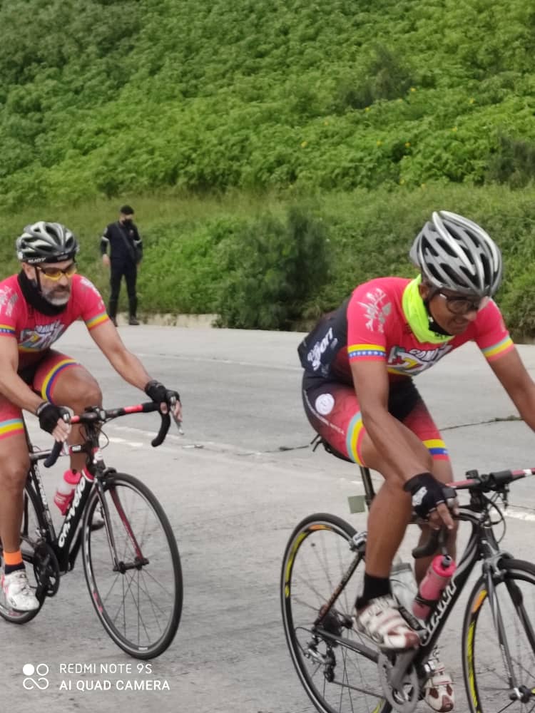 JoseSotillo_Tri's tweet photo. Subiendo al Junquito por Mamera a ritmo regenerativo... #comandotri #triatlon #triathlon #inversionesglobal1411 #gerretres #jerickove #triathlontraining #sumandokilometrosdecalidad #purosport #sanoyenforma #vidasaludableyactiva https://t.co/bdogg2GdgD
