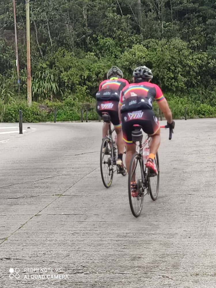 JoseSotillo_Tri's tweet photo. Subiendo al Junquito por Mamera a ritmo regenerativo... #comandotri #triatlon #triathlon #inversionesglobal1411 #gerretres #jerickove #triathlontraining #sumandokilometrosdecalidad #purosport #sanoyenforma #vidasaludableyactiva https://t.co/bdogg2GdgD