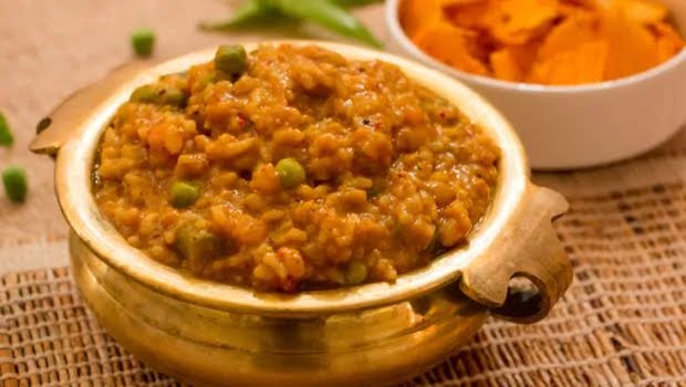 tw// food indian food other than curry Karnataka version lets start with the legend:Bisi bele baath: rich rice dish with peas (theres other vegetables too)  https://twitter.com/filtereight/status/1289479690864873476