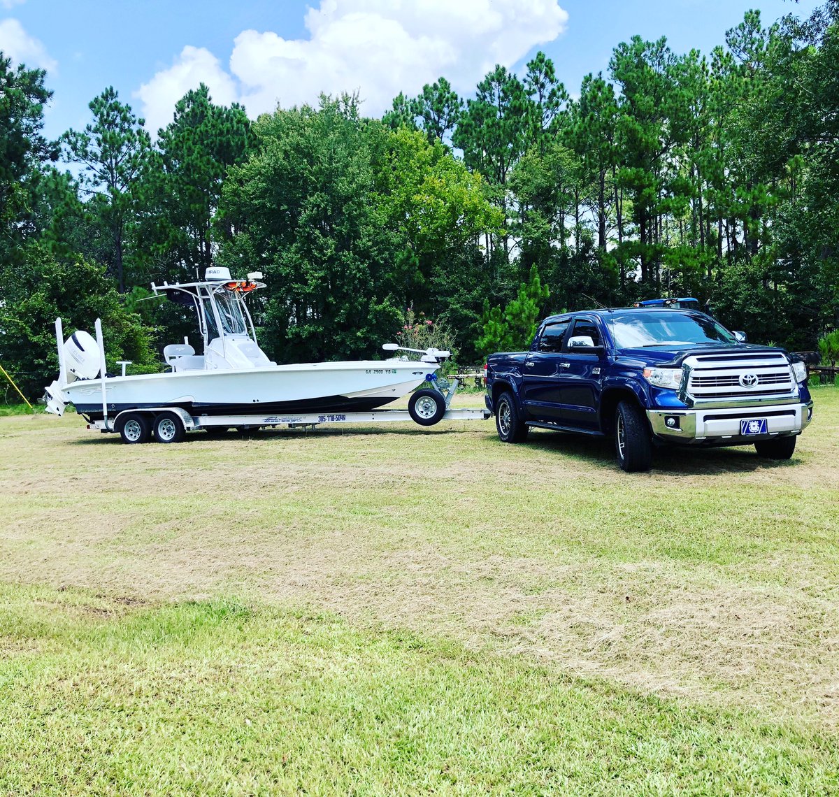 NoLimitsCharter's tweet photo. Per my insurance, my rig is towed & secured at least 25 mi inland in GA. Wishing everyone well that will be affected by Hurricane Isaias. Stay safe!! @glasstream @USCGAux #HurricaneIsaias #boatingsafety #whatthefin #hurricaneprepareness #trailersailor #herewegoagain https://t.co/UJd2oRg5Uv