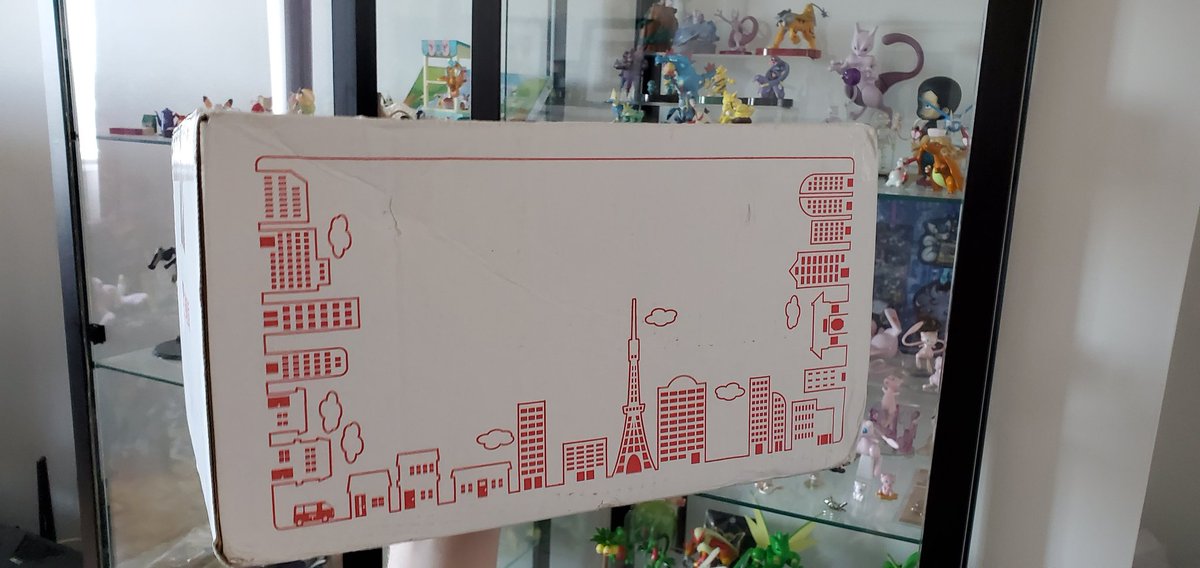 cupcakedex's tweet photo. My box of #Pokemonmerchandise from Japan is here! 😍 Pokemon Cafe plush, figures and more!
I am SO excited to open this, but I think I'll try and resist until our Sunday livestream and open it live 👀
Until then, I must be strong...😭 https://t.co/sVXAUpjZte