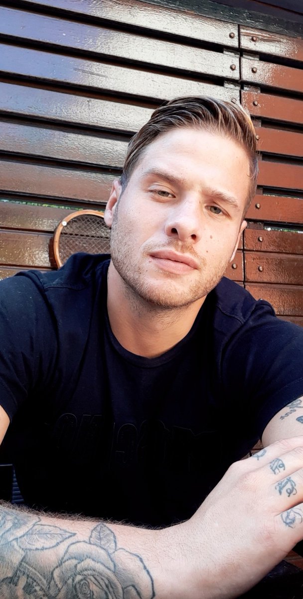 Sizide anlıyorum çok bilmeden duramıyorsun ama beni kendi doğrularımla bırakmayı öğreneceksiniz..(: