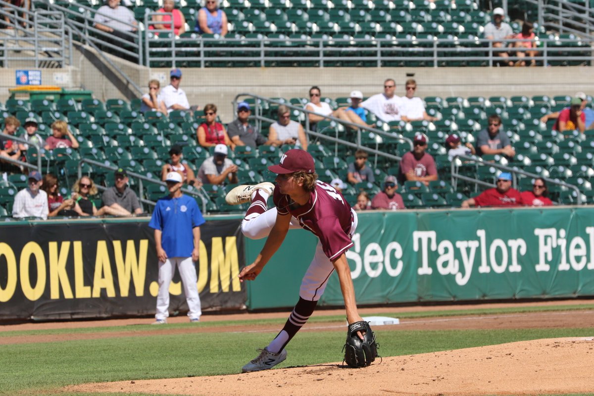 Great game. Great photos. 
Three-time defending state champion Newman Catholic falls to Don Bosco 3-2 in 1A state championship game. #iahsbb 
📸 Earl Hulst
