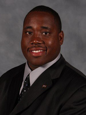 JustinRiley7's tweet image. Former @HailStateFB OL and current assistant offensive line coach for Louisiana, DJ Looney, has passed away. He collapsed on the practice field due to a heart attack. He was only 31 years old. Prayers for his family and loved ones. #CollegeFootball #HailState #RIPDJ