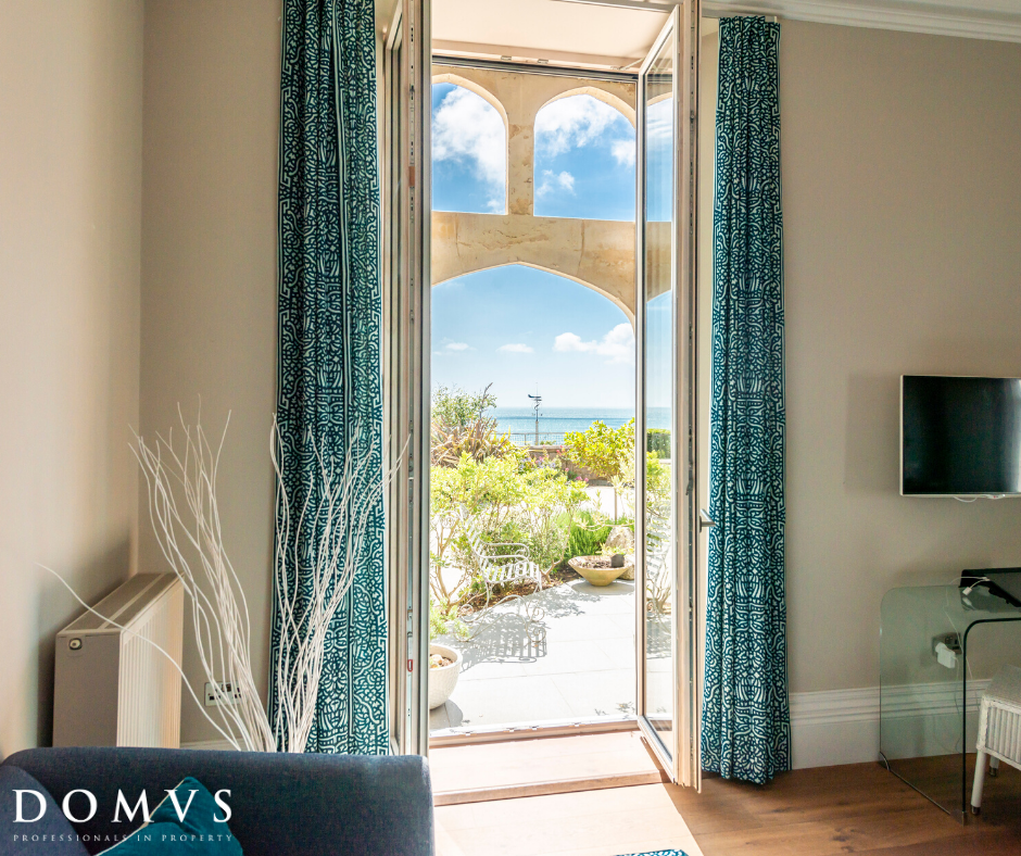 DomvsProperties's tweet photo. What a stunning home on the Jurassic Coast!

With impressive architectural features topped off with a turret to enjoy uninterrupted views out to sea.

https://t.co/mb5UZz1lfl

#DOMVS #Dorset #Weymouth #Greenhill #Propertyoftheday #WatersideProperty #nicetoseayou #ForSale https://t.co/WOm0uM5tt8