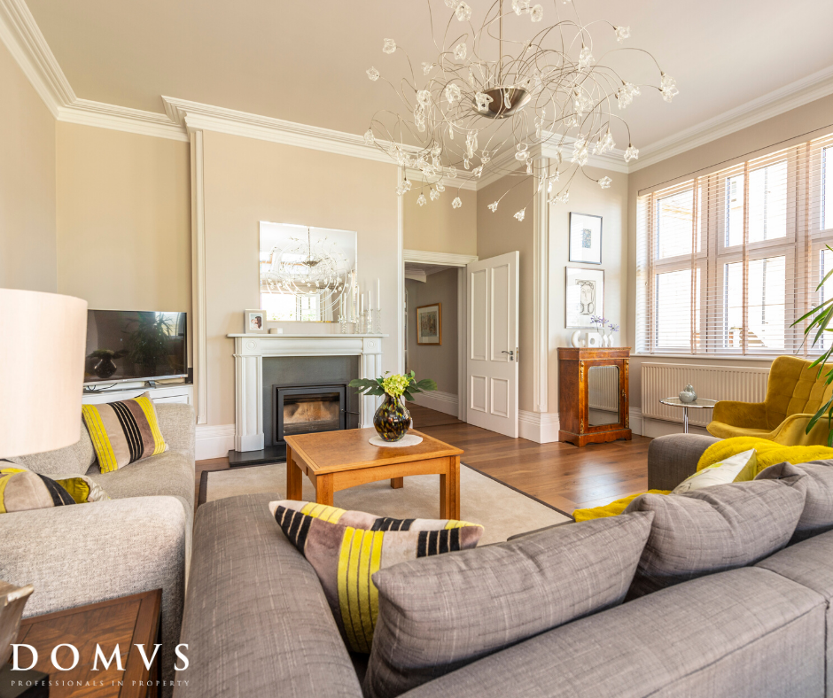 DomvsProperties's tweet photo. What a stunning home on the Jurassic Coast!

With impressive architectural features topped off with a turret to enjoy uninterrupted views out to sea.

https://t.co/mb5UZz1lfl

#DOMVS #Dorset #Weymouth #Greenhill #Propertyoftheday #WatersideProperty #nicetoseayou #ForSale https://t.co/WOm0uM5tt8