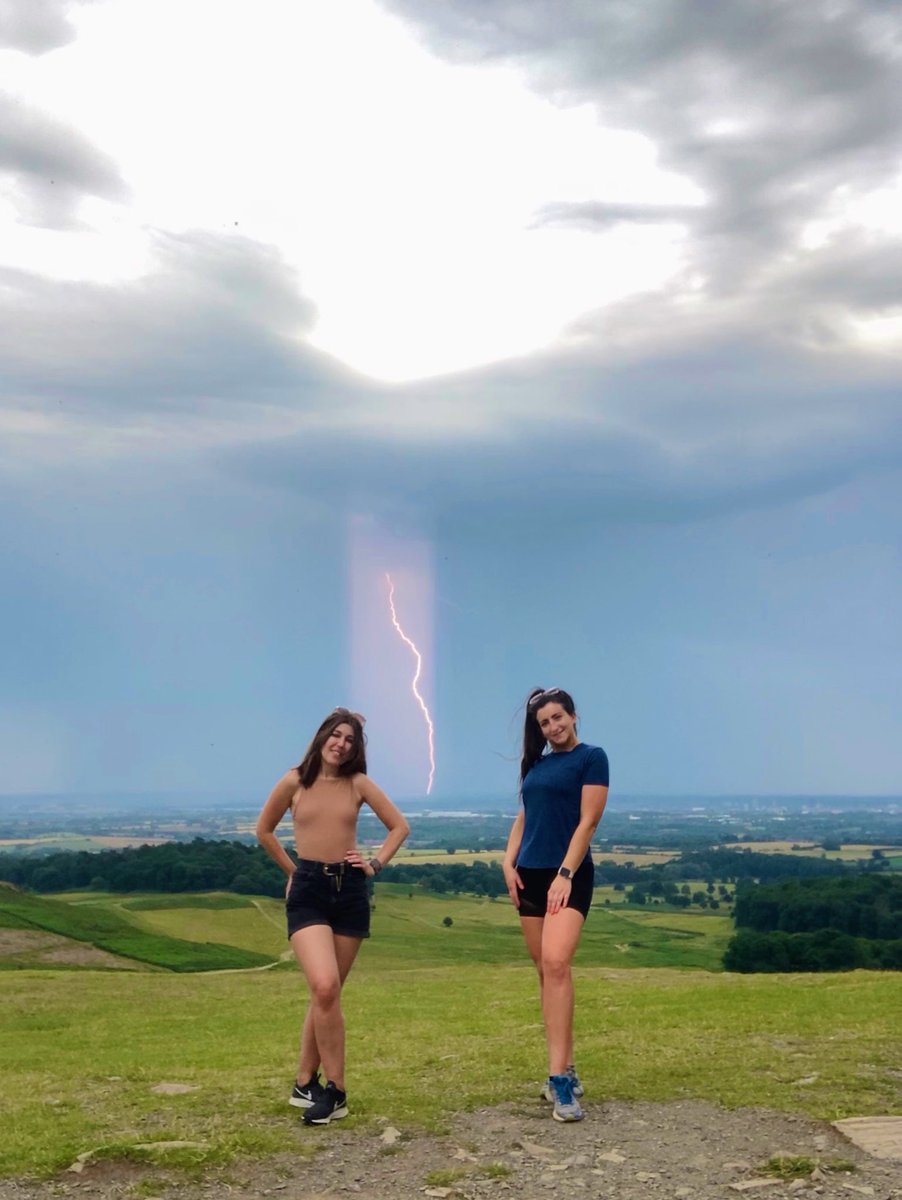 ms_mollysmith's tweet photo. Photobombed by lightning. Standard. 
#Leicestershire https://t.co/Spfb0K6Qwu
