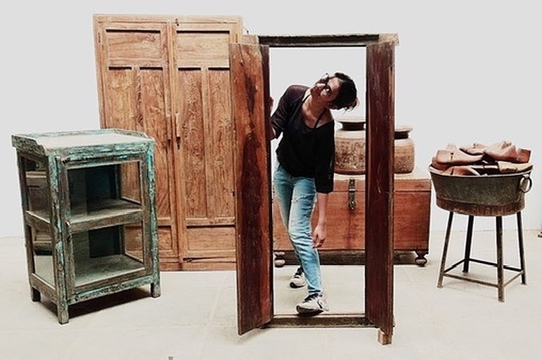 millwardsLtd's tweet photo. Photoshoot at our Jaipur warehouse #millwards #indianantiques #vintage #importexport #wholesale  #antiquedealersofinstagram #jaipur #hereford https://t.co/vPcxFiL5y9