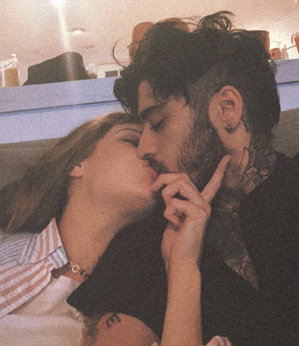 attackonzalien's tweet photo. baby daddy, kiss, pregnant gigi zayn together forever baby daddy baby mama #zarryisreal #zarrie #zarrieshipper #zarry #ziamisreal #ziammie #ziamshipper #ziam https://t.co/ClsKajFIUi