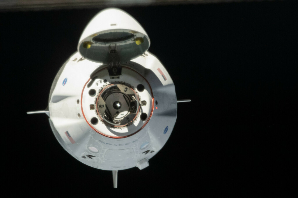 SpaceX Crew Dragon As It Approached the Space Station via NASA ift.tt/33iy3Mi