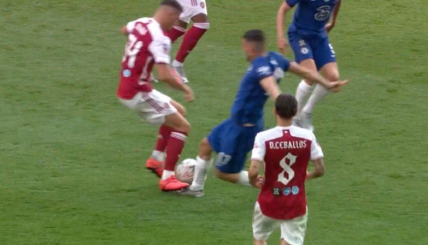 mrjakehumphrey's tweet photo. Why not start using VAR reviews for second yellow cards? Same impact as a straight red &amp; that decision today was huge for Chelsea. https://t.co/IoZ8v820sa
