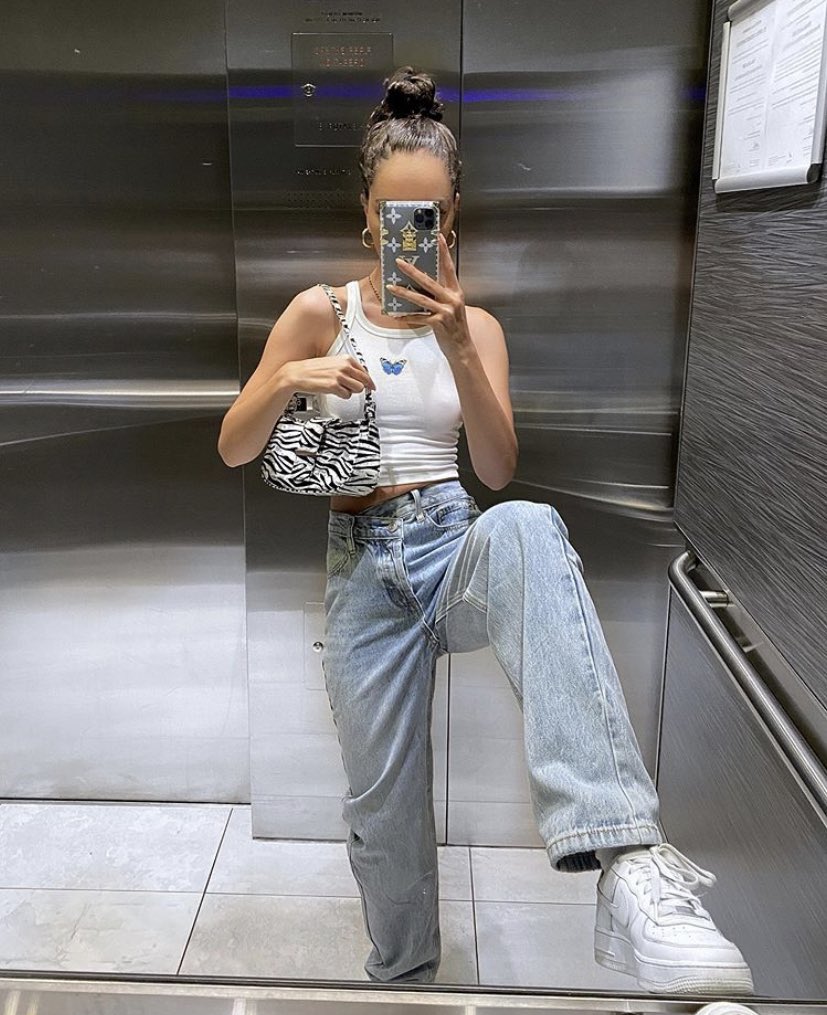 badestoutfit's tweet photo. elevator style https://t.co/WaaRWktn5Z
