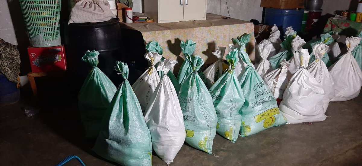 wayuuda's tweet photo. Son alimentos, víveres, agua potable 💧además de un momento de tranquilidad, esperanza y acompañamiento para estos momentos de crisis nacional.
🗣️ Estaremos compartiendo todo este procesos.
Gracias, mil gracias por ser parte de #KaanasAnaas 🧶
Seguiremos Tejiendo lo bueno! https://t.co/7jgoHCkcTv