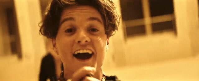 ⤷ brad simpson in the married in vegas music video : a VERY necessary thread  #MarriedInVegas