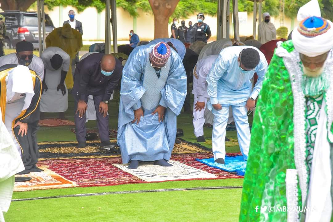 OfficeImam's tweet photo. Islam is flexible and very dynamic not static like many want the rest of th world to believe.
His Eminence the National Chief Imam of Ghana led Eidul Adha prayers virtually at the forecourt of GBC n this is a symbolic act of prayer even under th dictates of the COVID-19 pandemic https://t.co/M2m636SyZX