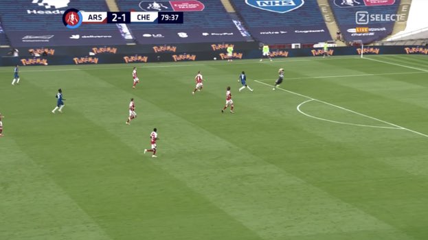 LDNFootbalI's tweet photo. Martinez handling the ball outside the box. No VAR check.

Can’t believe what I’m seeing. https://t.co/1iNLNHVOQO