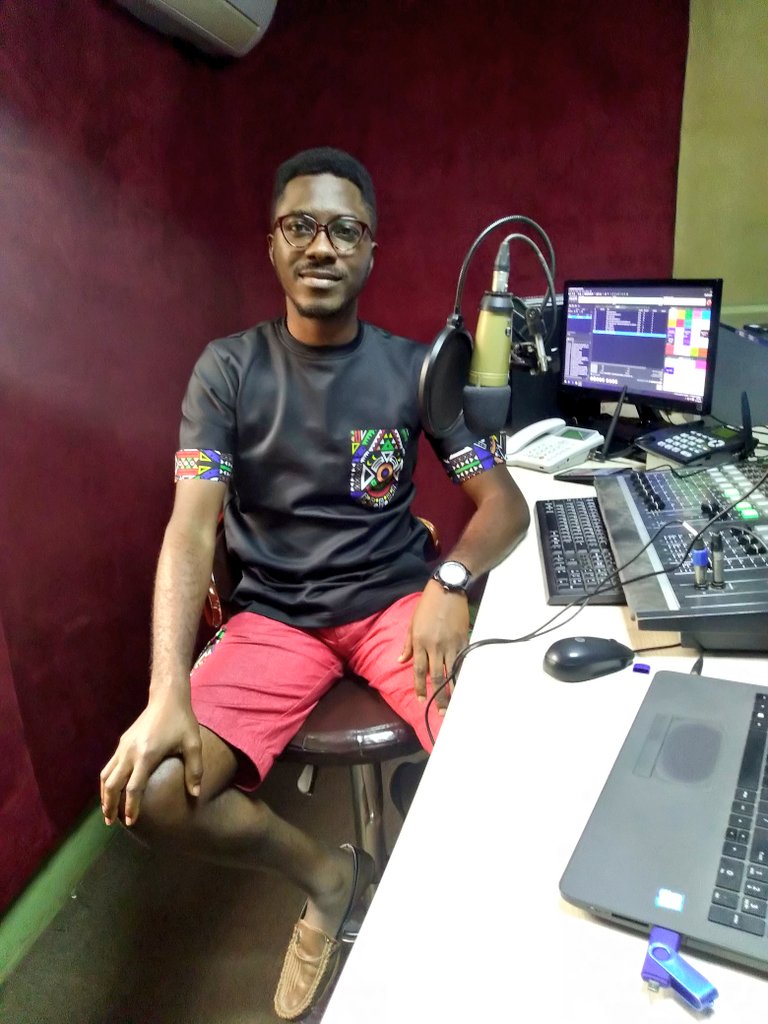 greaterheights_'s tweet photo. Yes, @ShadyTheTailor makes my clothes. I don't really preach it much coz this guy is really good. Almost one year with him and I never for once chose a style. 

I just give him the materials.. That's all! 

He has plans to leave Akure to Abuja... Make una epp me beg am ejor https://t.co/bSaFFiVFob