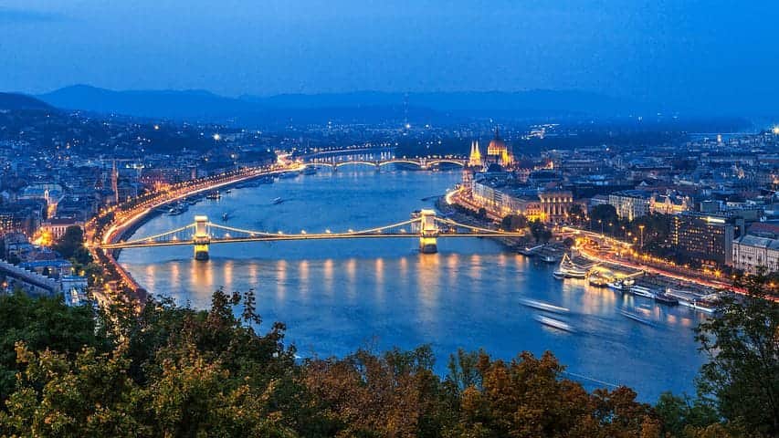 ¡Un destino imprescindible!Hablamos de una de las ciudades más bonitas de Europa, #Budapest (Hungría 🇭🇺 ), con innumerables monumentos magníficos ⛪, calles con un encanto especial a ambos lados del Danubio, lo que convierte a esta ciudad en la Perla del Danubio💎. #Politours