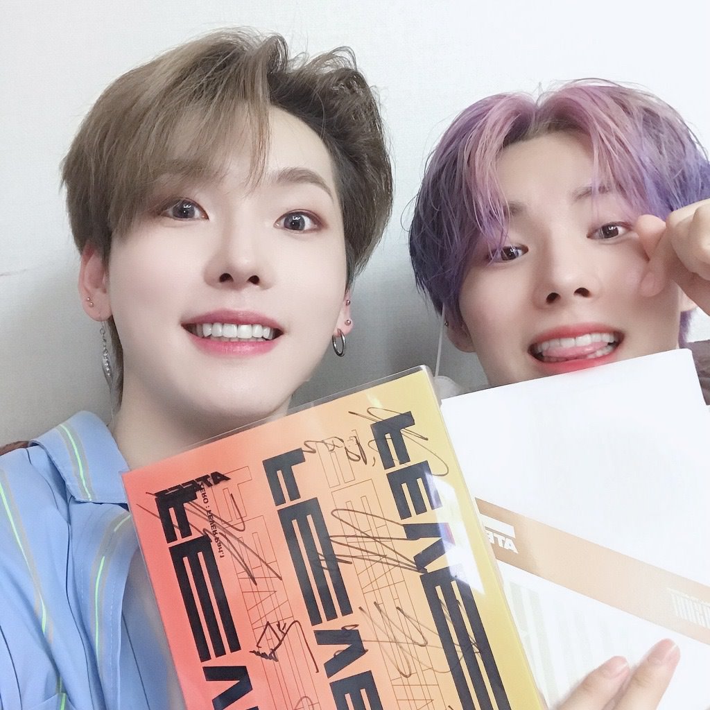musicismydrug_s's tweet photo. #NewProfilePic due piccoli esemplari di #Atiny... Un #WonHyuk che si deve ancora riprendere dall'aver incontrato gli #ATEEZ e #RANO che come l'amico deve ancora riprendersi dallo shock... #StanElast https://t.co/PrsYXdz4Pc
