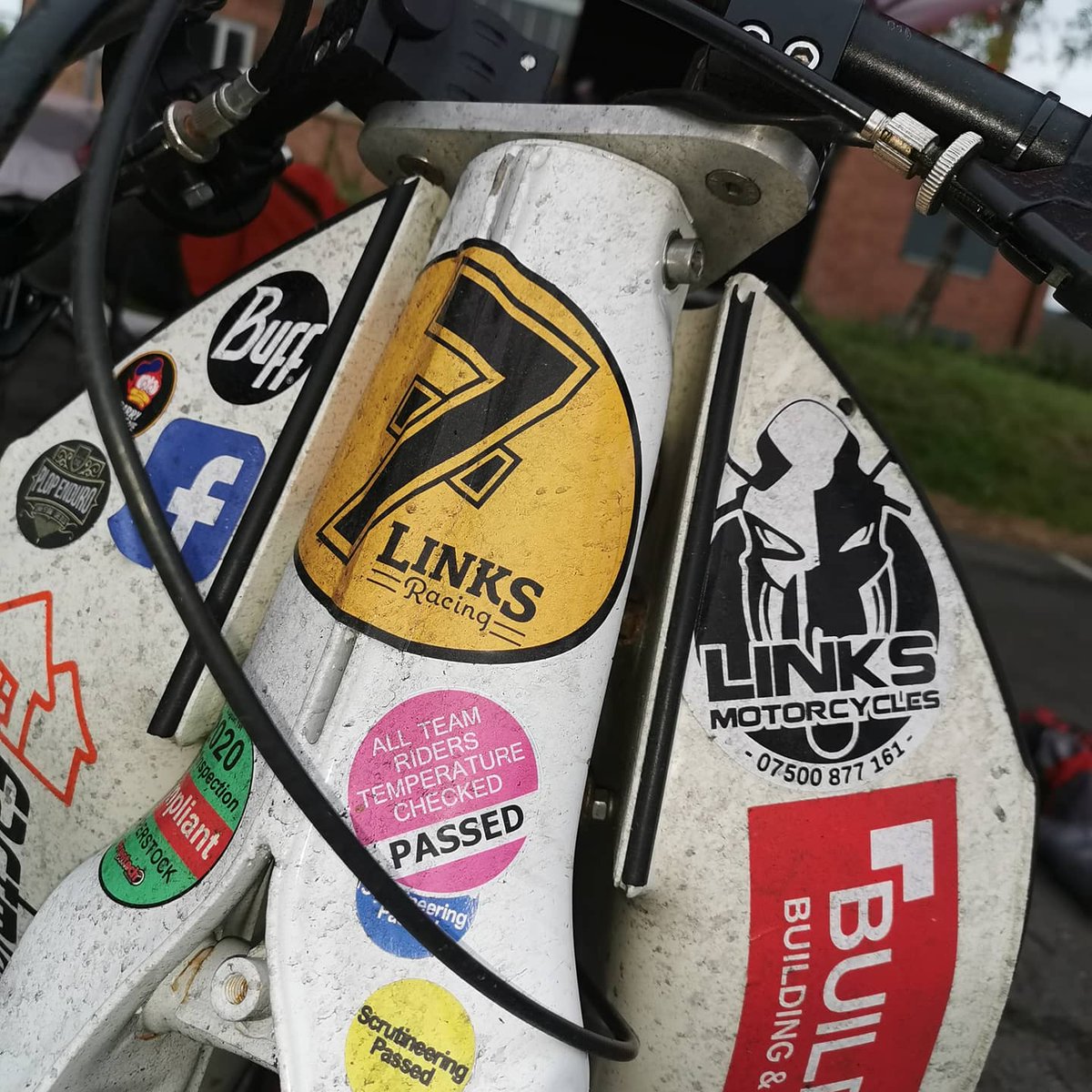 Linksmc's tweet image. Race day is over. Bike was fantastic till 30 mins from the end, some concerning engine noises and lack of power but managed to get home in second in class. #linksracing #eastmidlandsolutions #rebelprint #linksmotorcycles#akroofing #Buildbase