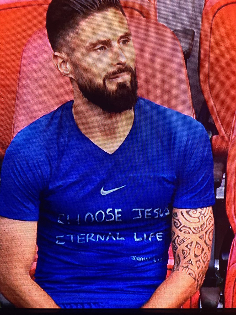 muvakoco's tweet image. Look at the message on his shirt. Olivier Giroud, wow 🥺