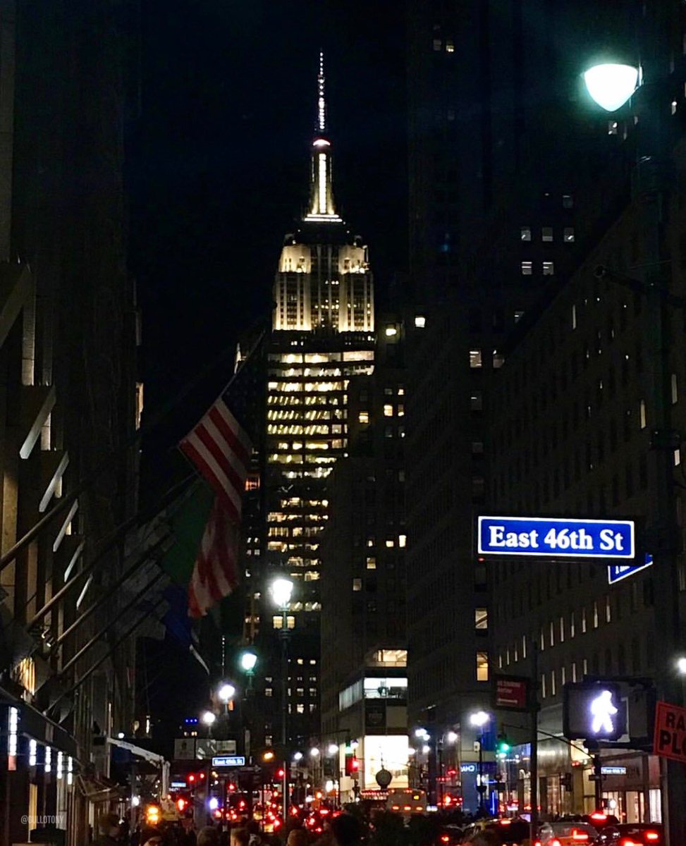 gullotony's tweet photo. Ya extraño demasiado, esas caminatas nocturnas por la #5taAv, con el #EmpaireStateBuilding de faro
Comparto mi foto de hace tres inviernos 
📍#Manhattan ❤️ #NewYork 
#TeamNY #NYC 
#PensemosEnViajar 
#ViajoConMisFotos 
📸@gullotony https://t.co/HaYcyIv4L0