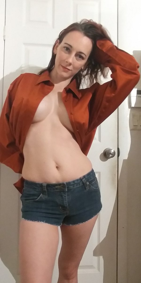 NikkiColeb83's tweet photo. ❤Hey babes I,m Nikki the biggest nympho on onlyfans
❤just ️$7 / month for all my exclusive content 
️❤️Multiple DAILY posts pics and vids
❤️you,ll get custom pics/videos
❤️1-2-1 video chats
❤️ so (MUCH) more

❤️✨ CUM PLAY WITH ME BABE ✨❤️
https://t.co/Z6Xgmsc5VA https://t.co/EGKbfjBcGH