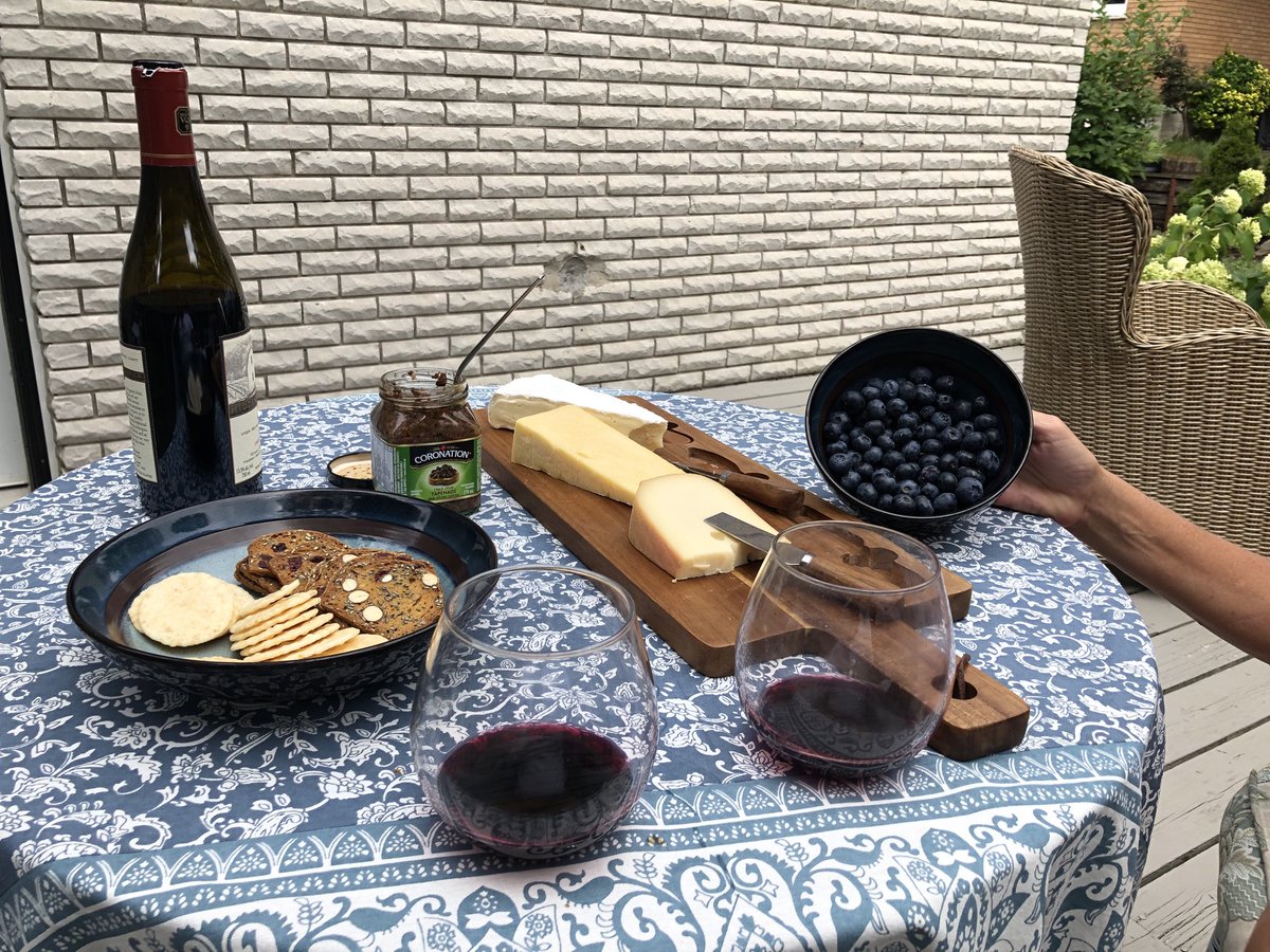 AggieMaggiethe's tweet photo. Enjoying fabulous Canadian cheese, blueberries with Ontario wine #hiddenbench #FoodDayCanada #loft32 https://t.co/1ssxhqpZJN