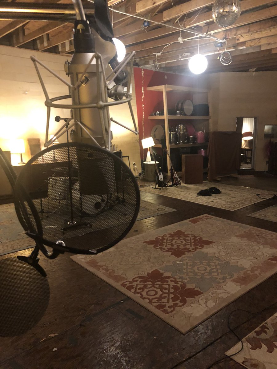 MrCathey21's tweet photo. Studio Nights 🎙
#OldHeadCanStillFlow #HadToGetAway #EverySummer https://t.co/rwqaJfiBdj