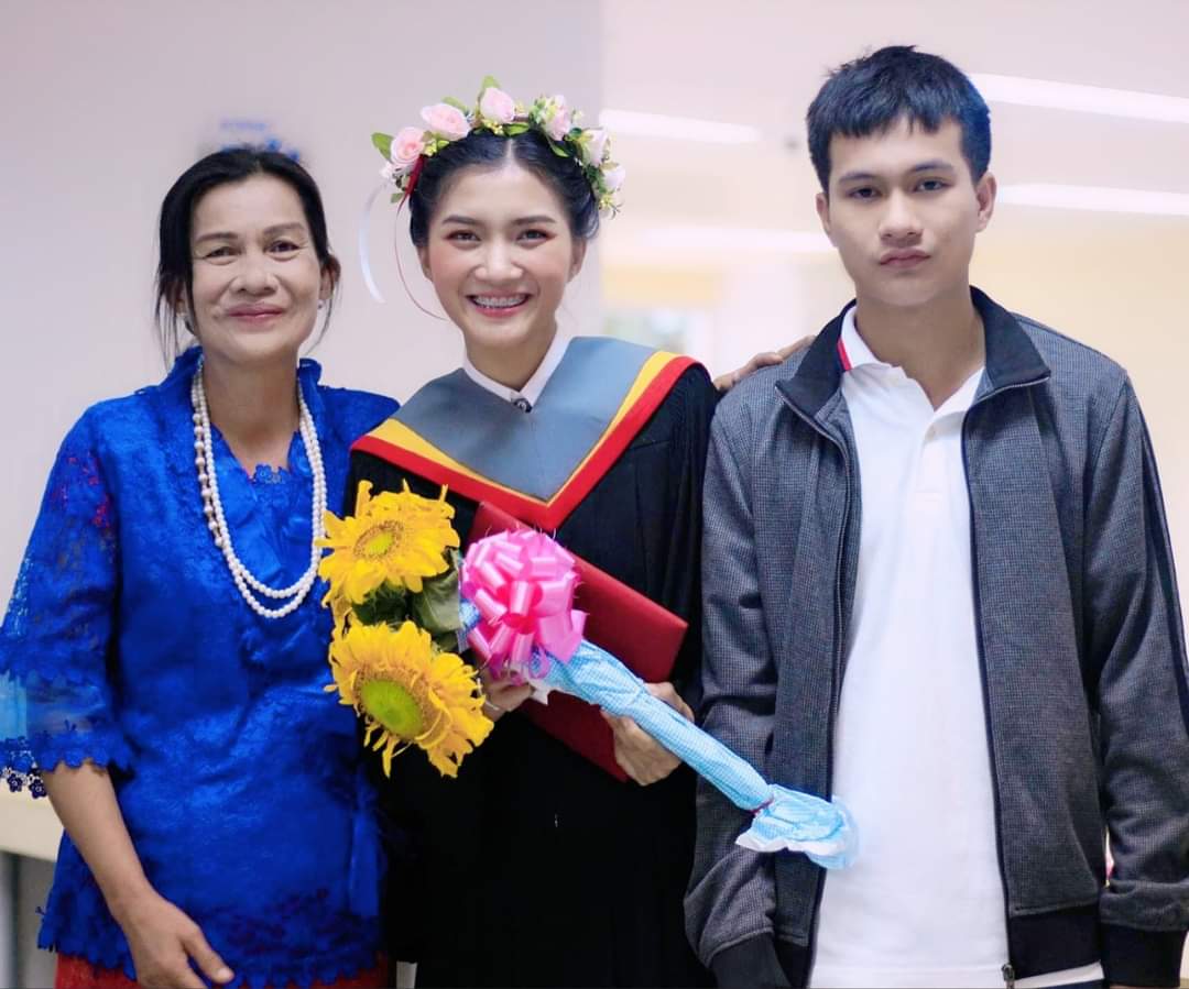 dhappylife1415's tweet photo. รักไหนที่ว่าแน่ ยังแพ้รักแท้ของแม่เรา #น้ำใจแม่ https://t.co/0mHj4KOMlK