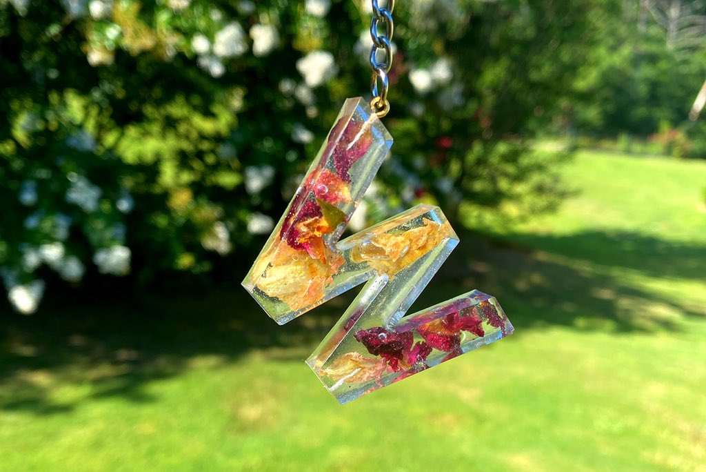 lovelyvalisa's tweet photo. Hey guys my daughter is making resin keychain ($5) and ashtrays ($10) on my Etsy shop https://t.co/Hp0o8LL84n support young entrepreneur #SupportBlackBusiness #BlackOwnedBusiness https://t.co/s9CeT05PAU