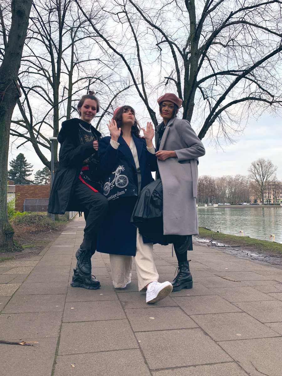 Younglopls's tweet photo. Going through my photos and I see all the #tallsquad photos. 😭😭😭 I’m so..🥺 I miss you guys and I wish we can all meet again someday and copy more poses and do more dance covers.🤣✨💕 (also have unplanned matching berets with Lou) 
@berethyun @gooffpeeps https://t.co/3rtiuxmOSO