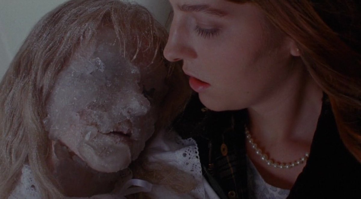 LOVEISLOVE169's tweet photo. Dream Demon (Harley Cokeliss, 1988). https://t.co/8xUKYeHYNL
